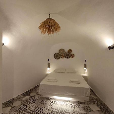 Cycladic Center Cave Rooms Fira (Santorini) Exterior foto
