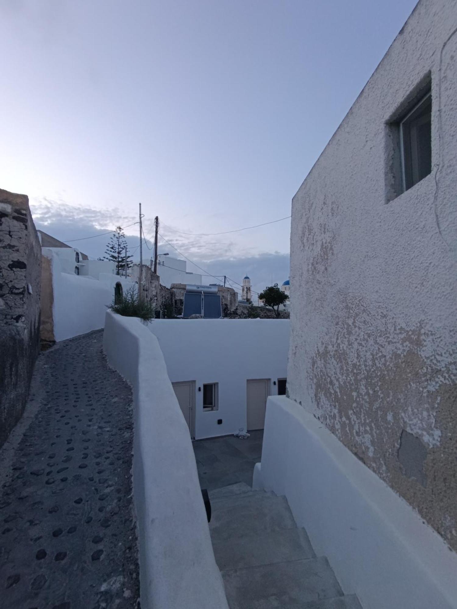 Cycladic Center Cave Rooms Fira (Santorini) Exterior foto