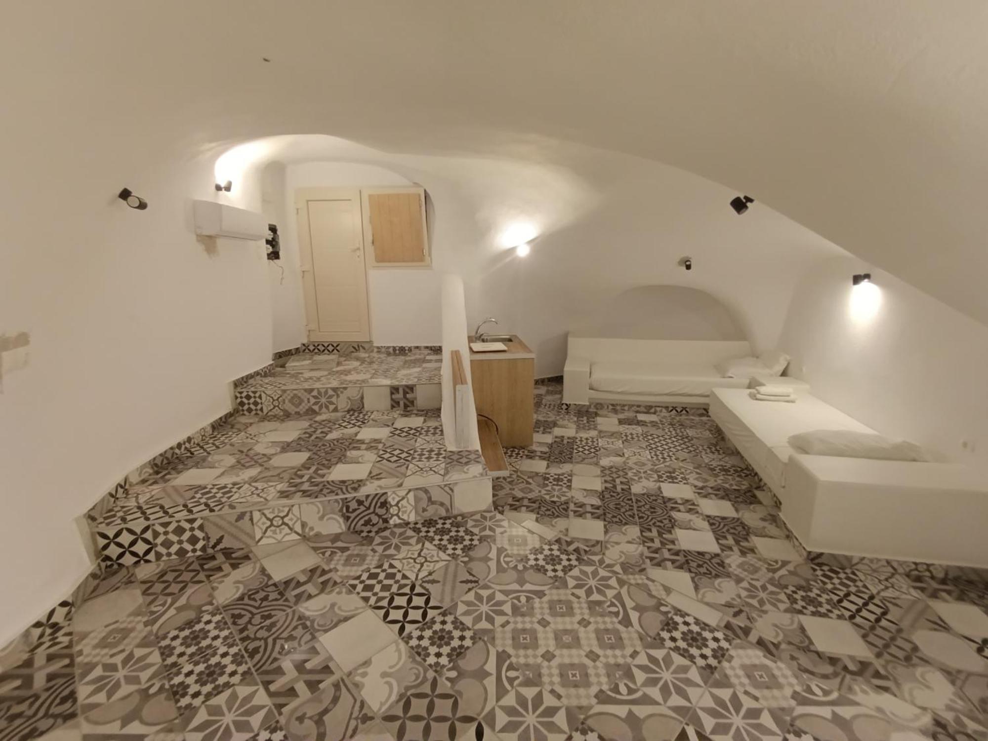 Cycladic Center Cave Rooms Fira (Santorini) Exterior foto