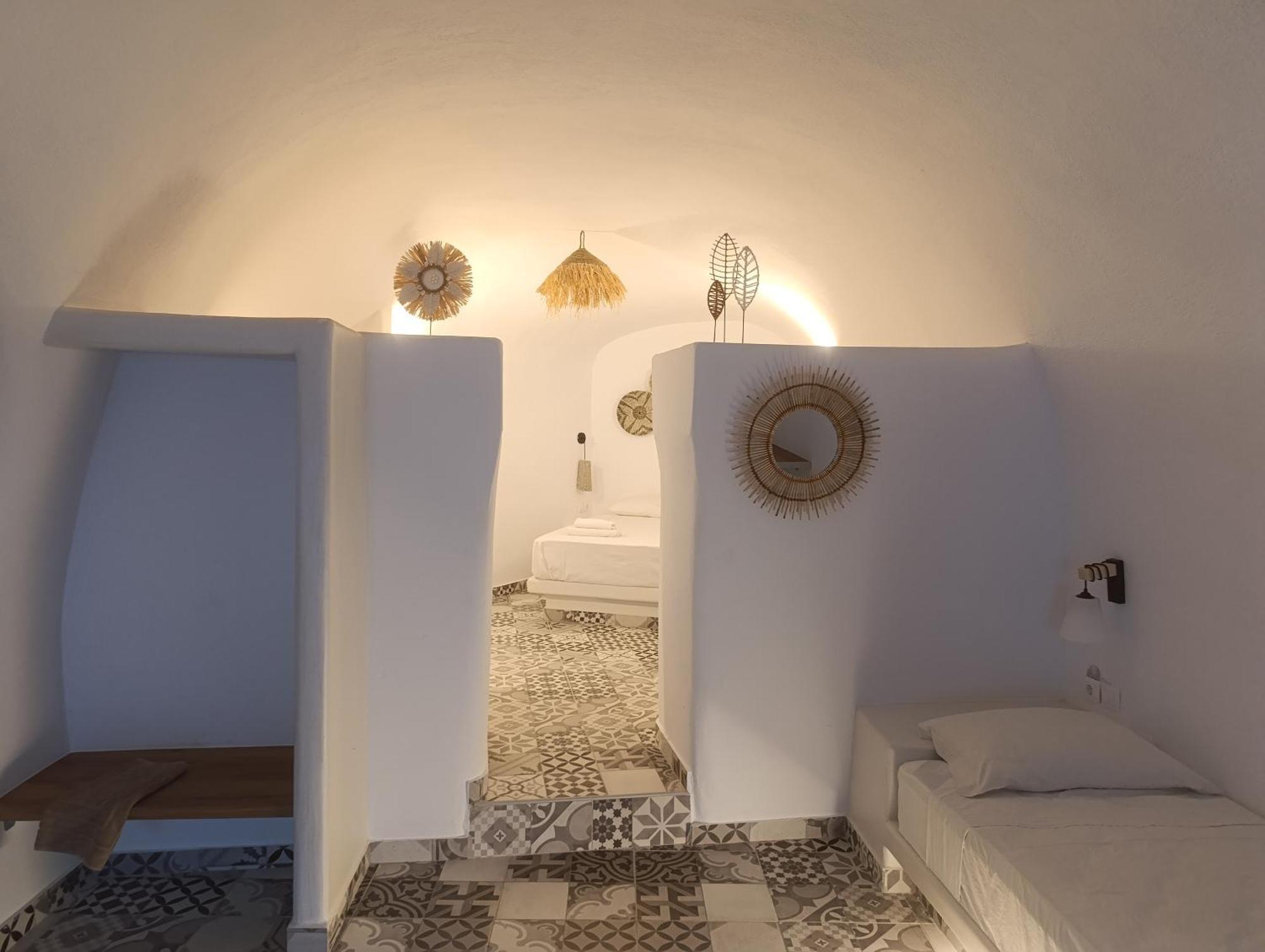 Cycladic Center Cave Rooms Fira (Santorini) Exterior foto